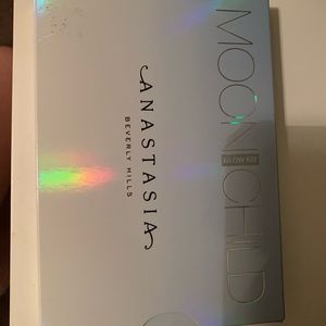 Anastasia Beverly Hills hightlight